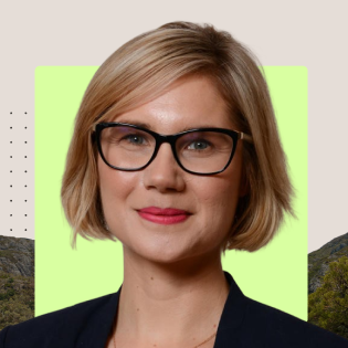 Headshot of Tracey Dodd