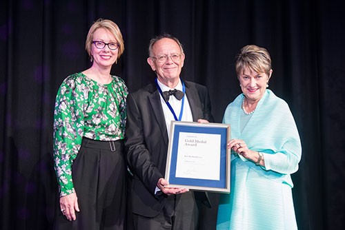 photo of ken macdonald receiving award